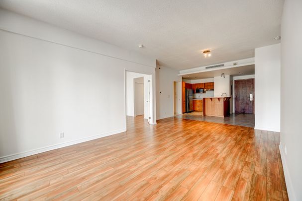 Le Demetrius offers Contemporary Living in the Heart of Downtown Montréal near McGill and Concordia University. - Photo 1