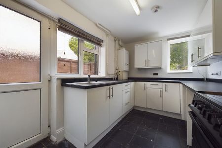 4 bedroom terraced house to rent - Photo 3