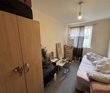 Ascot Court, Aldershot, Hampshire, GU11 - Photo 2