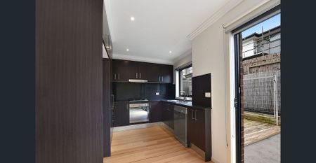 Close and Convenient - Photo 3