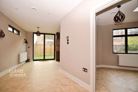 2 bedroom semi-detached bungalow to rent - Photo 2