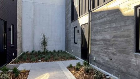 City Townhouse with no details spared! - Photo 3