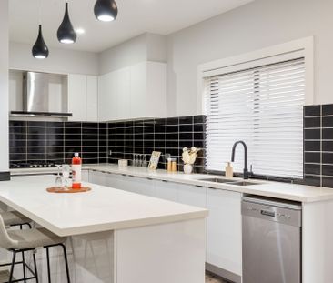 Modern Family Home - Photo 3