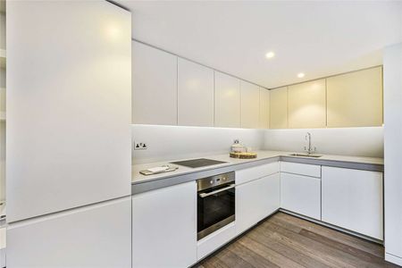 A split level one bedroom apartment situated in a popular portered building in the heart of Chelsea moments from all the local amenities of the Fulham Road. - Photo 3