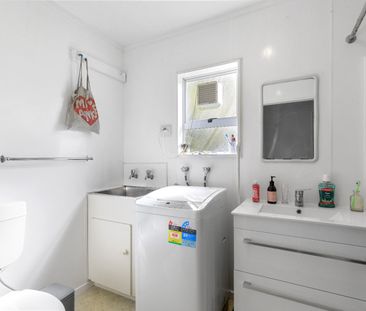 Beautiful 2-Bedroom Standalone Home in Peaceful Vogeltown – $585pw ... - Photo 3