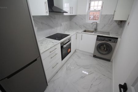 Uxbridge Road, Uxbridge, UB10 - Photo 3