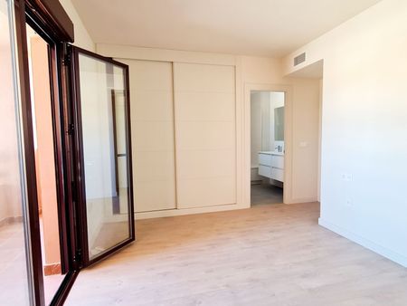 Middle Floor Apartment in Benalmadena - Photo 3