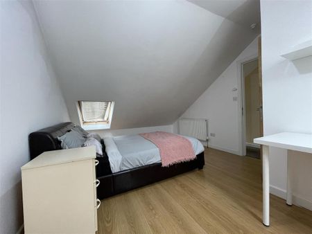 3 bedroom apartment to rent - Photo 4
