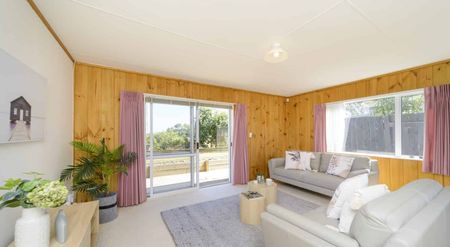 THREE BEDROOMS - CLOVERLEA - Photo 2