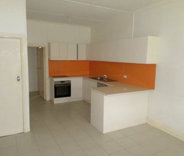 TIDY TWO BEDROOM UNIT - WATER INCLUDED- WALK TO PARRAMATTA CBD - Photo 6