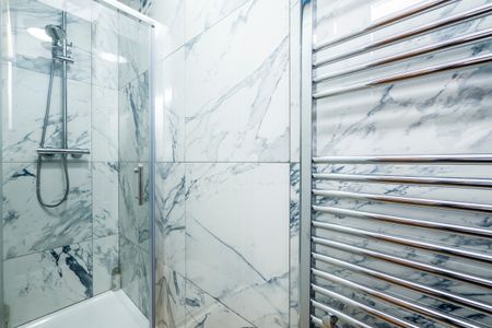 Great 5 bed HMO with stunning view of the valleys Room E - Photo 4