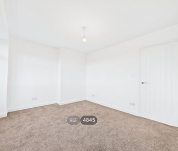 2 bedroom semi-detached house to rent - Photo 3