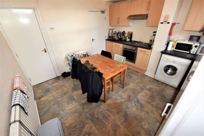 3 bedroom House in Burley Lodge Terrace, Leeds - Photo 1