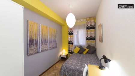 Room in a shared 6-bedroom apartment for rent in Alcalá de Henares, perfect for professionals and students - Photo 4