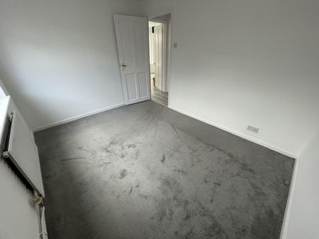 2 bedroom semi-detached bungalow to rent - Photo 3