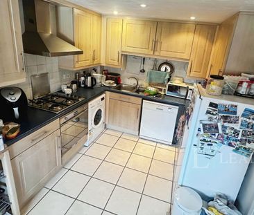 3 bedroom detached to rent Primrose Close - Fully Furnished Home wi... - Photo 4