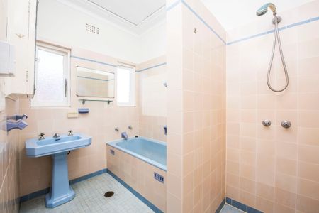 30 Sugarloaf Crescent, Castlecrag NSW 2068 - House For Rent | Domain - Photo 2