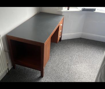 Room in a Shared Flat, Romsey Road, SO16 - Photo 1