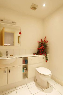 Hanover Avenue, Docklands, E16 - Photo 1