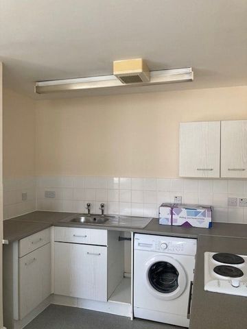 2 Bed Flat, Derby Road, NG7 - Photo 3