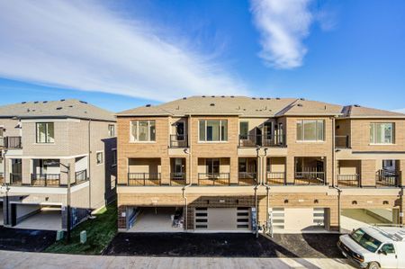 For Lease - 1118 Wheat Boom Drive, Oakville, Ontario - Photo 4