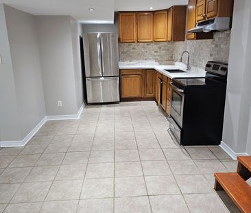 For Lease - 345 Queen Mary Drive, Brampton, Ontario - Photo 2