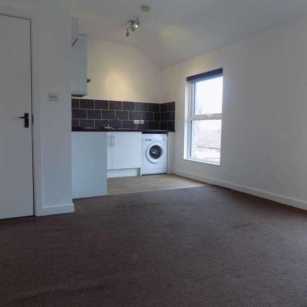 Flat B, Sheffield Road, Hoyland Common, S74 - Photo 1
