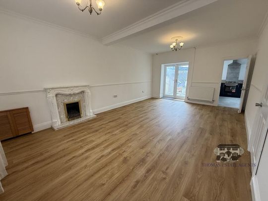 3 bedroom end of terrace house to rent - Photo 1