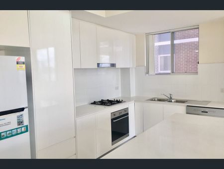 Two Bedroom Apartment in the Centre of Rosehill - Photo 4