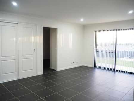 OXLEY VALE - Modern Stylish Two Bedroom Unit - Photo 3