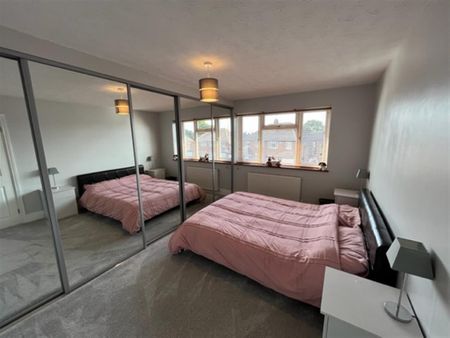 3 bedroom semi-detached house to rent - Photo 3