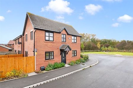 Helmfield, Westhoughton, Bolton - Photo 3