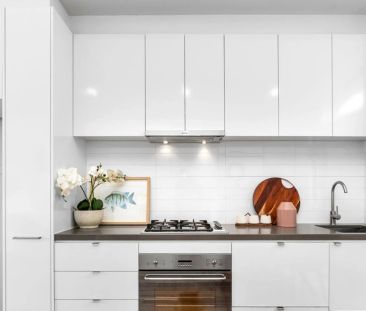 Modern Townhouse Living in a Prime Preston Location - Photo 2