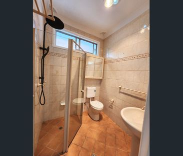 Super Convenient Family Home - Photo 3