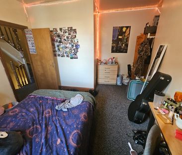 8 Bed - 1 Hill Top Street, Hyde Park, Leeds - LS6 1NW - Student - Photo 4