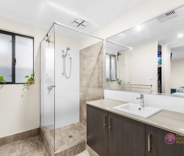 “Walk to Shops, Daycare & More – Modern Treeby Home Ready for You!” - Photo 4