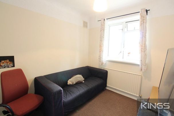 4 bedroom semi-detached house to rent - Photo 1