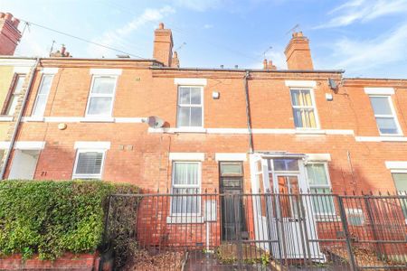 4 bedroom terraced house to rent - Photo 2