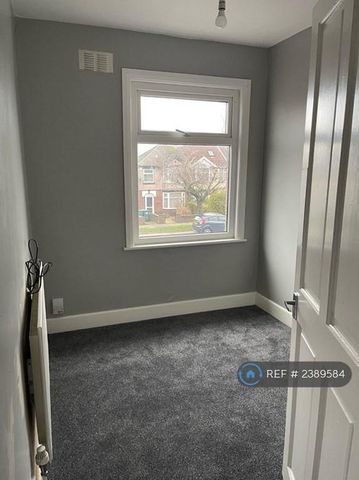 3 bedroom terraced house to rent - Photo 4