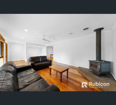 40 West Gateway, Lara, Vic 3212 - Photo 2