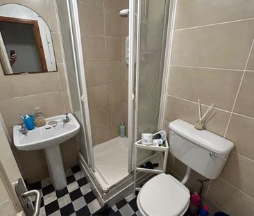 Flat 1, 5 Ashley Avenue, Belfast, BT9 7BT - Photo 2