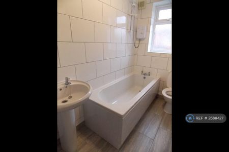 2 bedroom maisonette to rent - Photo 2