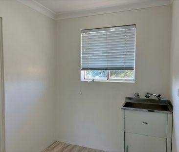 NORTH TAMWORTH - Renovated Upstairs One Bedroom Unit - Photo 5