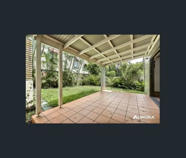 Charming 2 Bedroom Townhome with Private Courtyard in Paddington - Photo 6