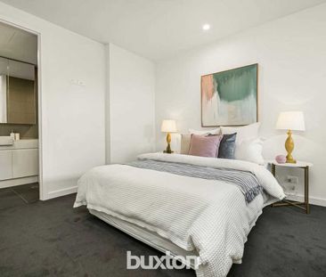 Classy Contemporary Living, Convenient Location - Photo 4