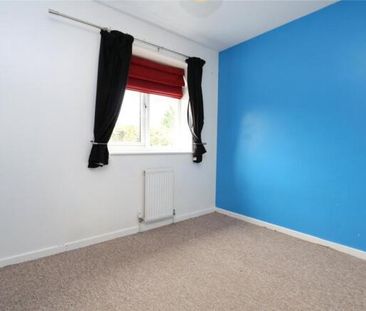 3 bedroom end of terrace house to rent - Photo 2