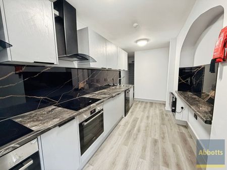 Bournemouth Park Road, Southend - Photo 4