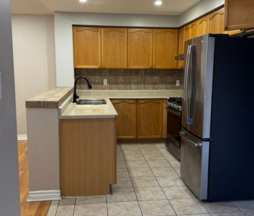 For Lease - 36 Foothill Street Unit# Main, Whitby, Ontario - Photo 6