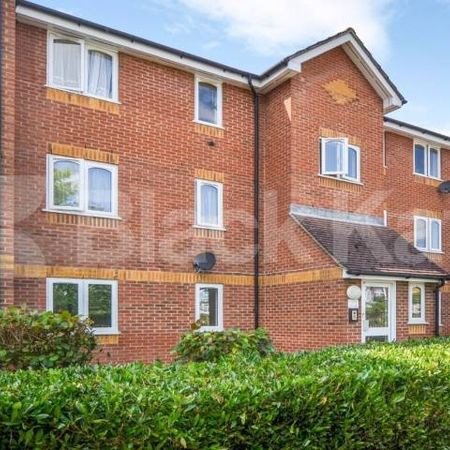 Superbly located, bright and airy ground floor private development - Photo 4