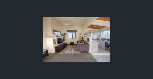 Thistle Street Treasure - Photo 1